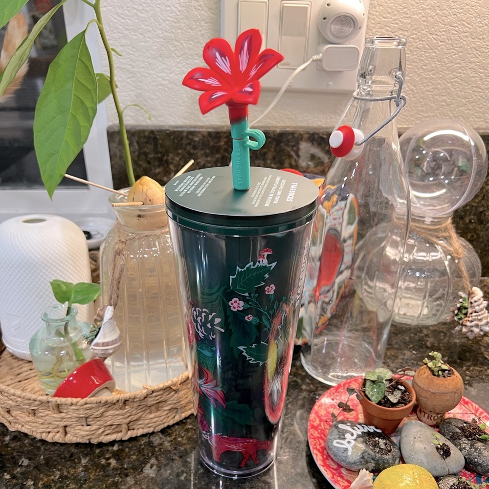 2022 Floral tumbler with 🌺 flower silicone topper